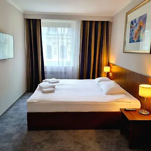 Hotell Hit, Warszawa