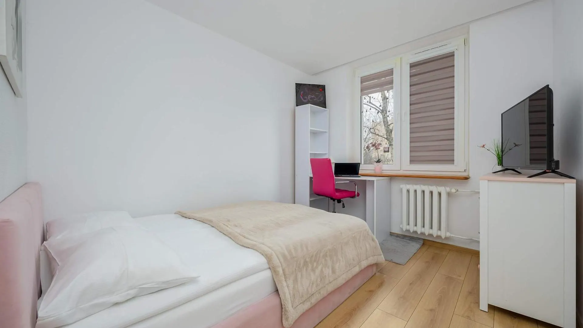 Cosy & Bright Apartment With Parking By Noclegi Renters Warsaw Poland