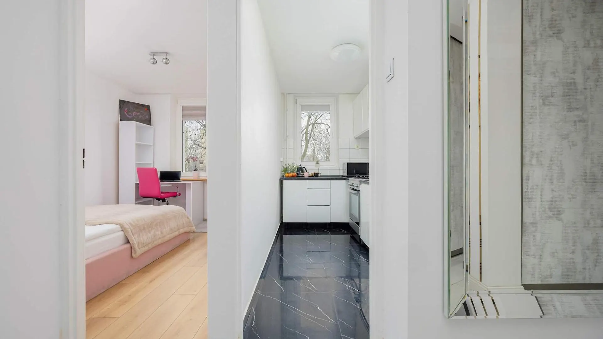 Cosy & Bright Apartment With Parking By Noclegi Renters Warsaw