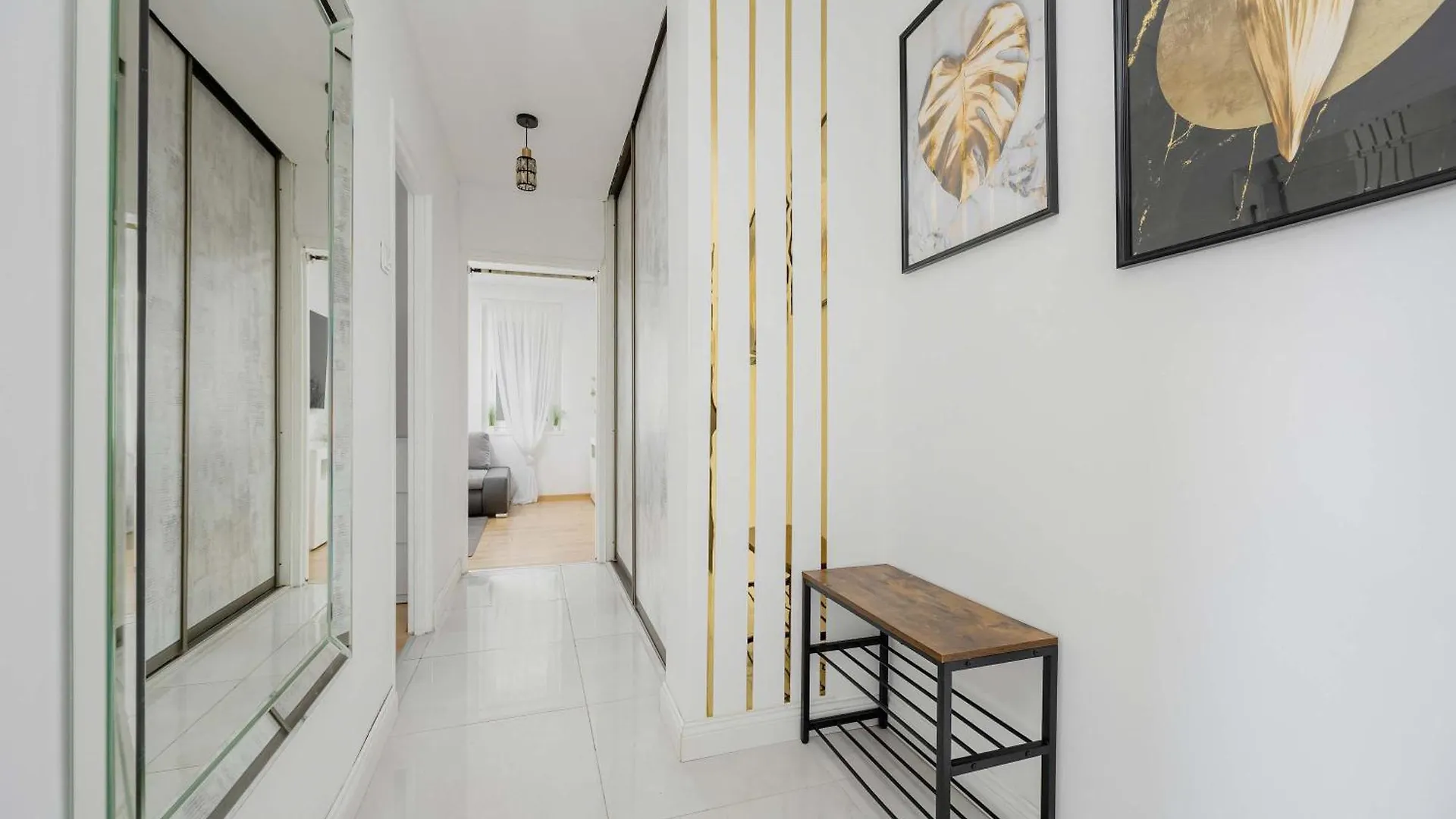 Cosy & Bright Apartment With Parking By Noclegi Renters Warsaw