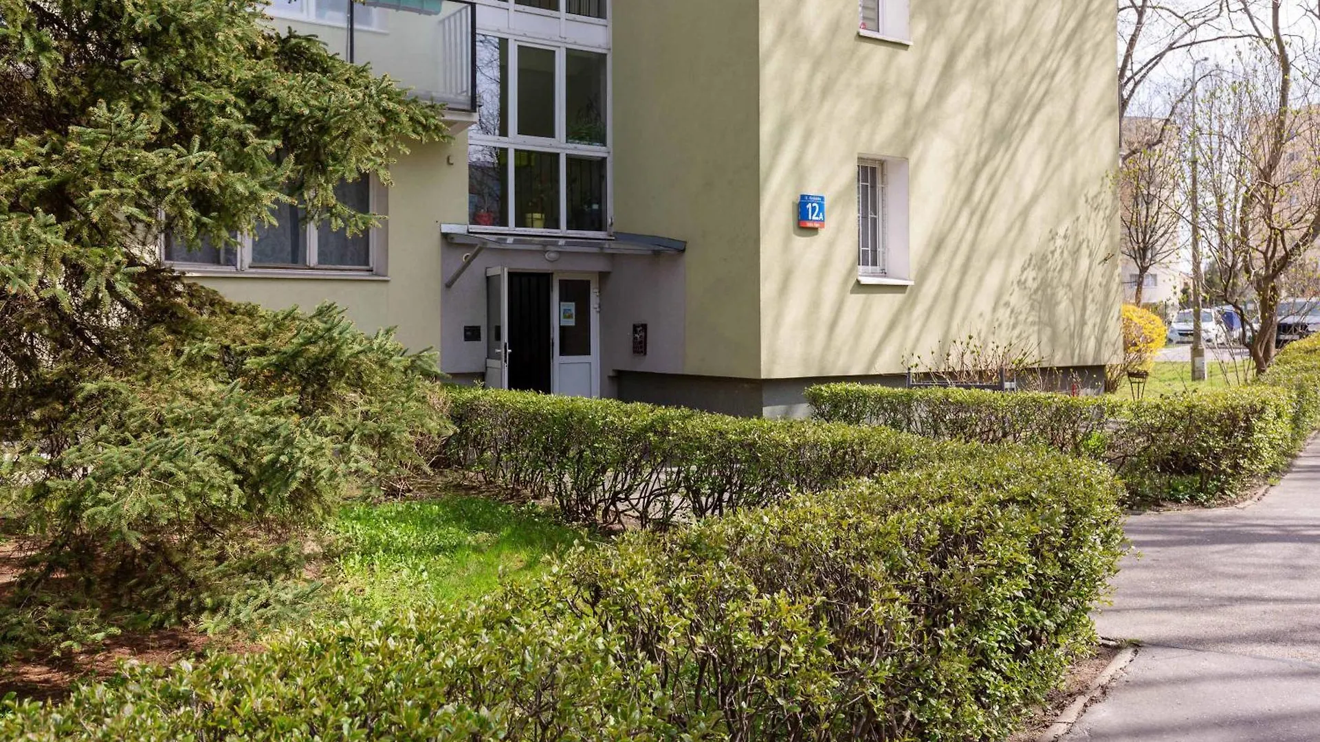 Cosy & Bright Apartment With Parking By Noclegi Renters Warsaw Poland