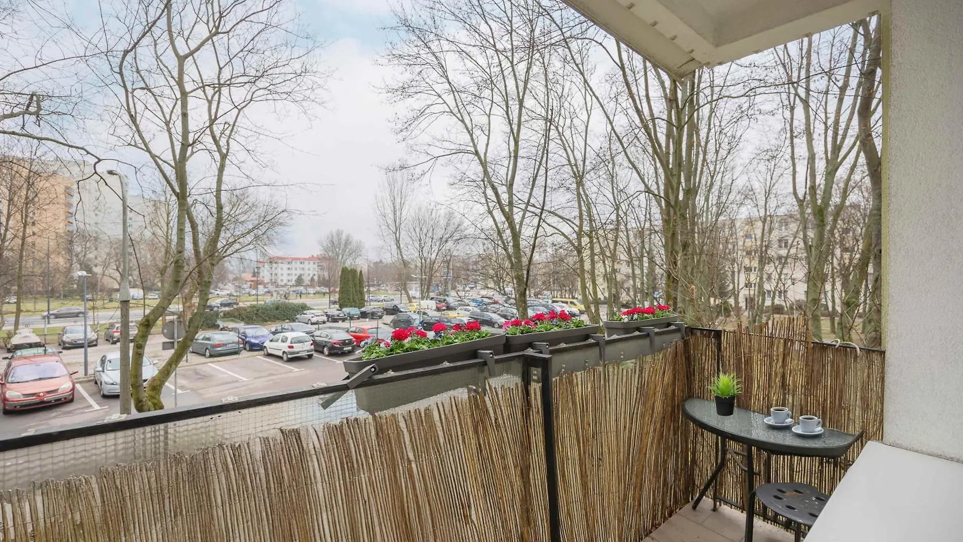 Cosy & Bright Apartment With Parking By Noclegi Renters Warsaw