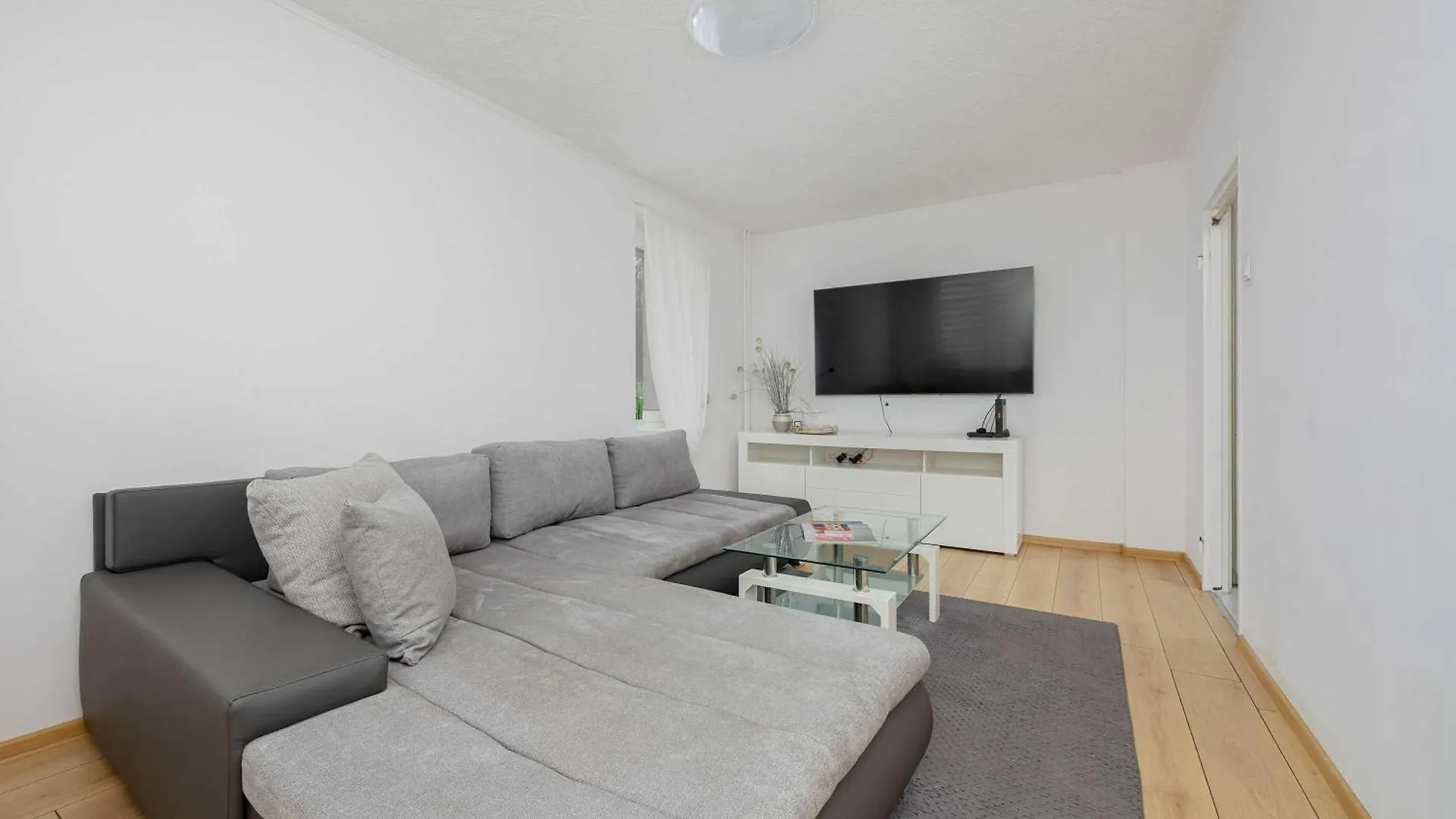 Cosy & Bright Apartment With Parking By Noclegi Renters Warsaw 0*,